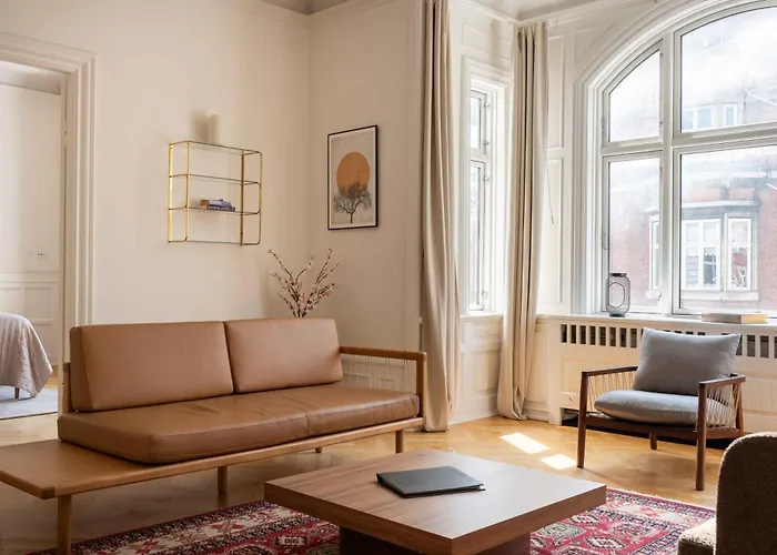 Lovely 3Br Manor Apartment 5 Min From Tivoli Gardens