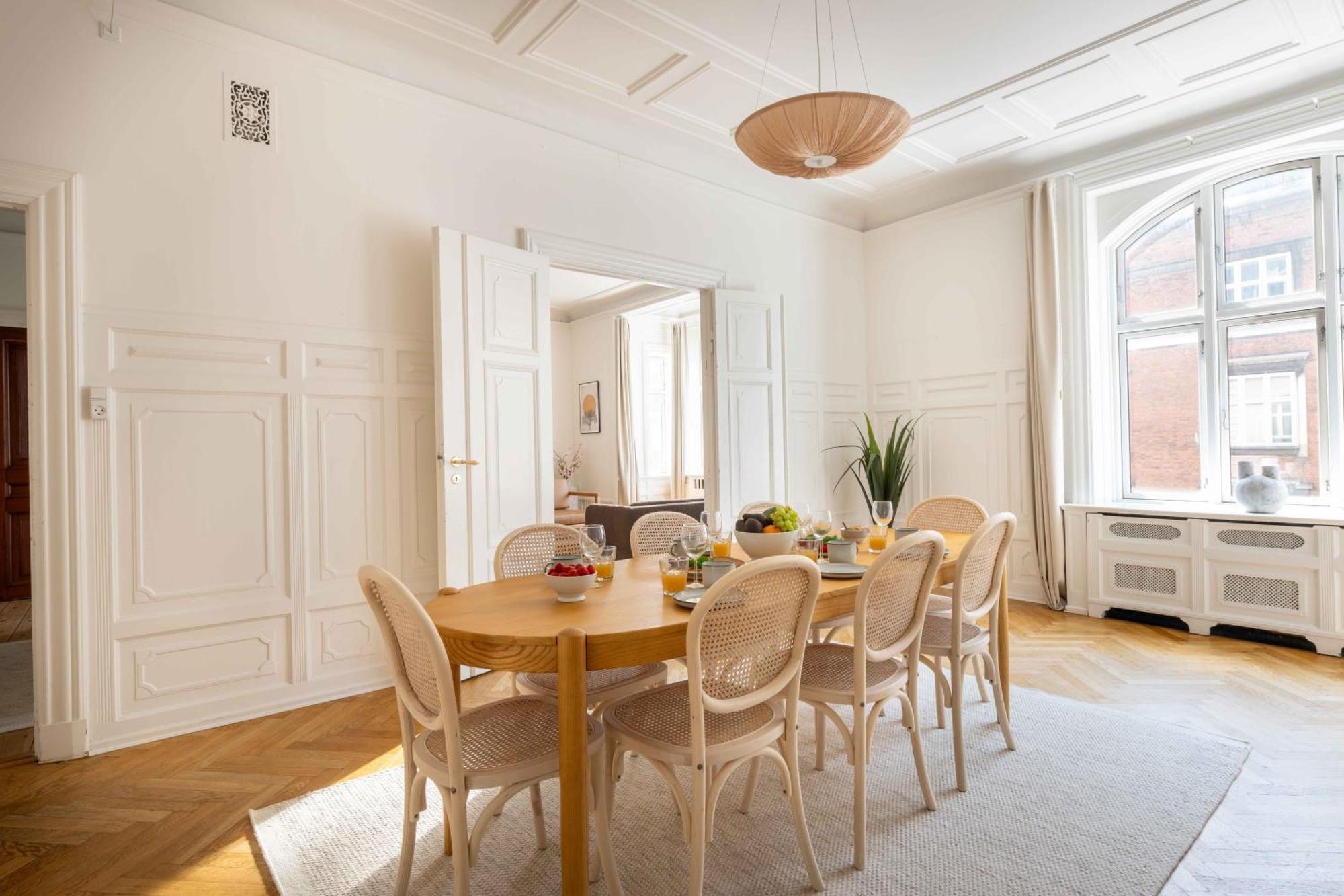 Lovely 3br Manor 5 Min From Tivoli Gardens København